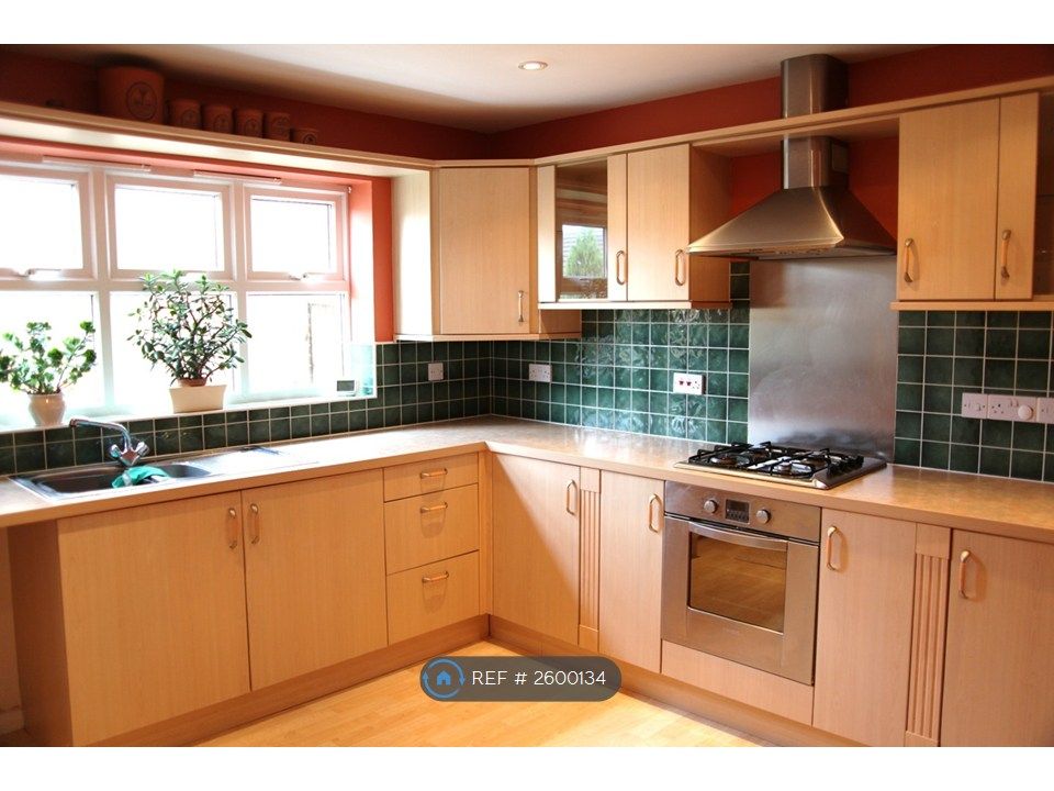 Property photo 3 of 13 Kitchen