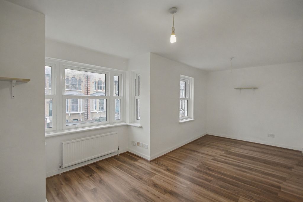 Property photo 3 of 9 58C Bouverie Road, Hackney, London, Greater London, N16 0Aj