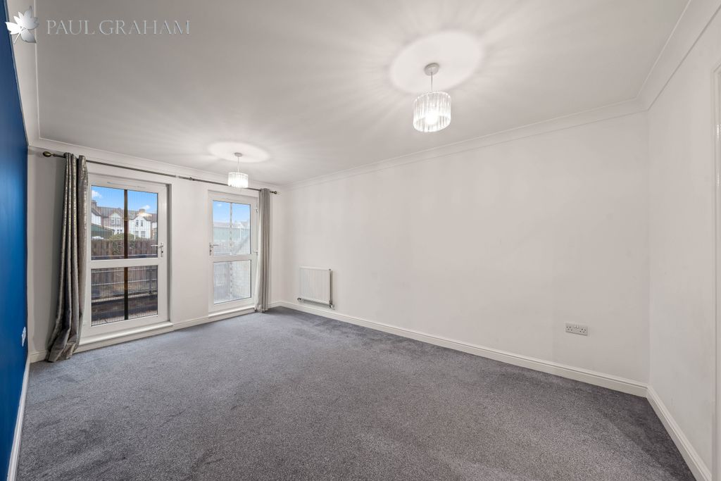 Property photo 3 of 12 Dsc02211