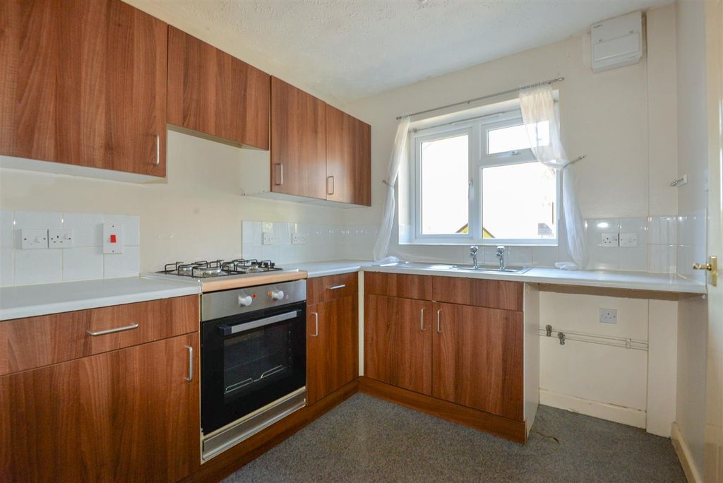 Property photo 3 of 14 Kitchen 2.Jpg