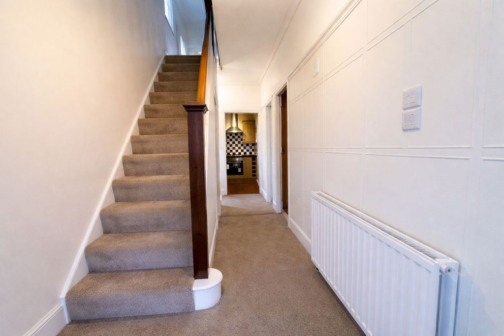 Property photo 3 of 17 Fornt Entrance Hallway