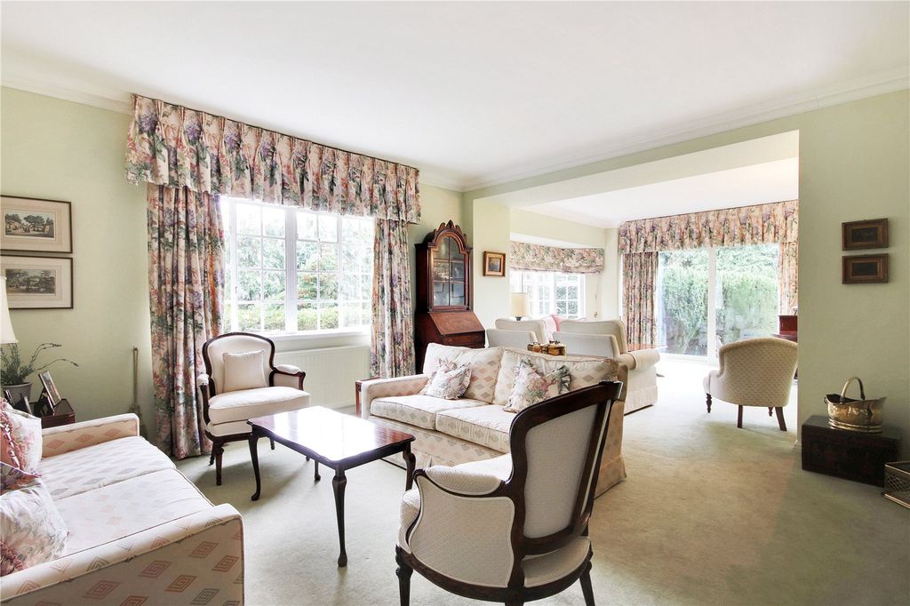 Property photo 3 of 10 Sitting Room