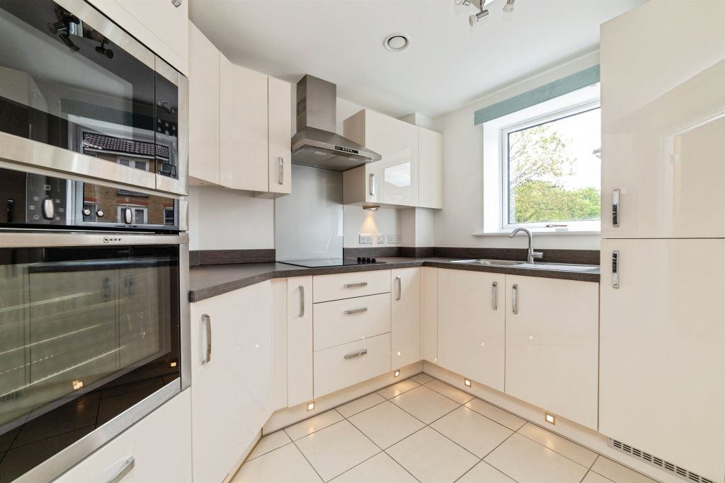 Additional image 4 of 2 bed flat for salePegs Lane, Hertford SG13