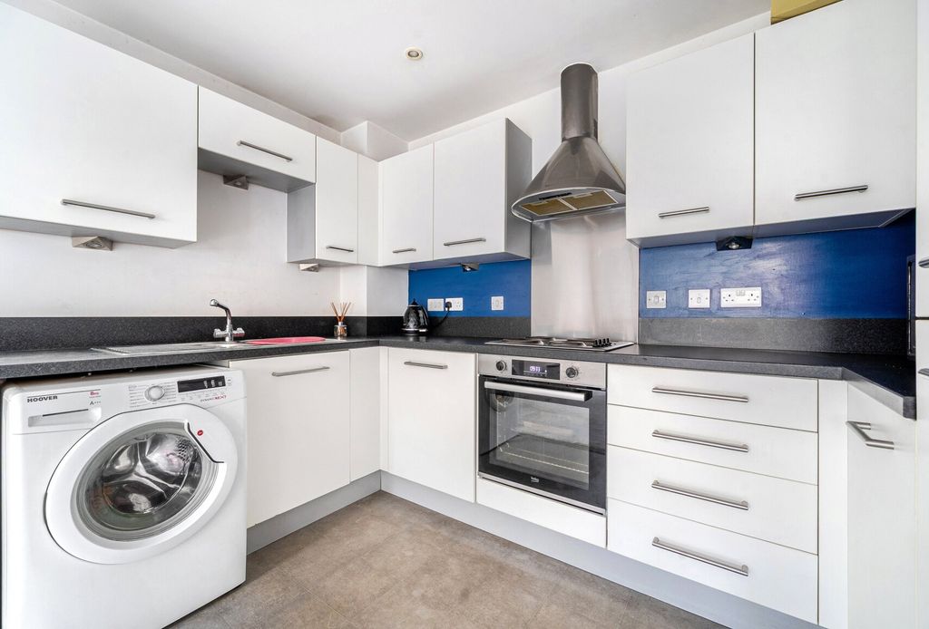 Property photo 3 of 10 1375821-8-69130cc...