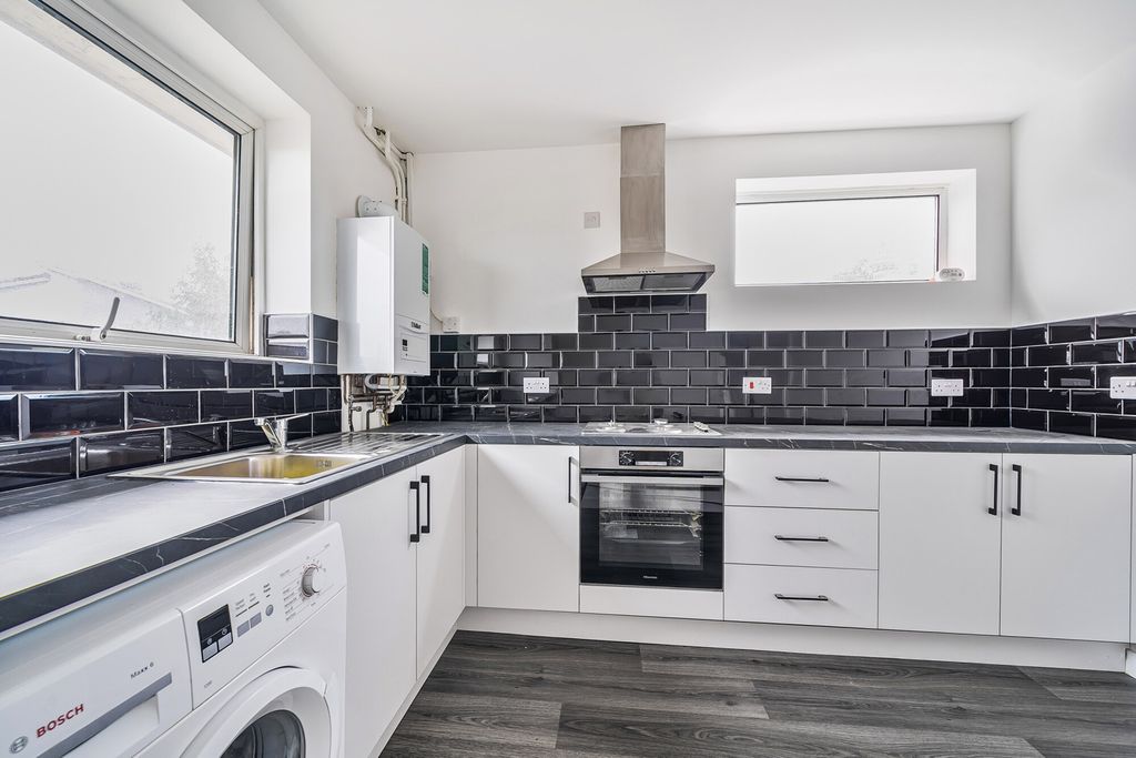 Property photo 3 of 12 1345497-5-68Af195...