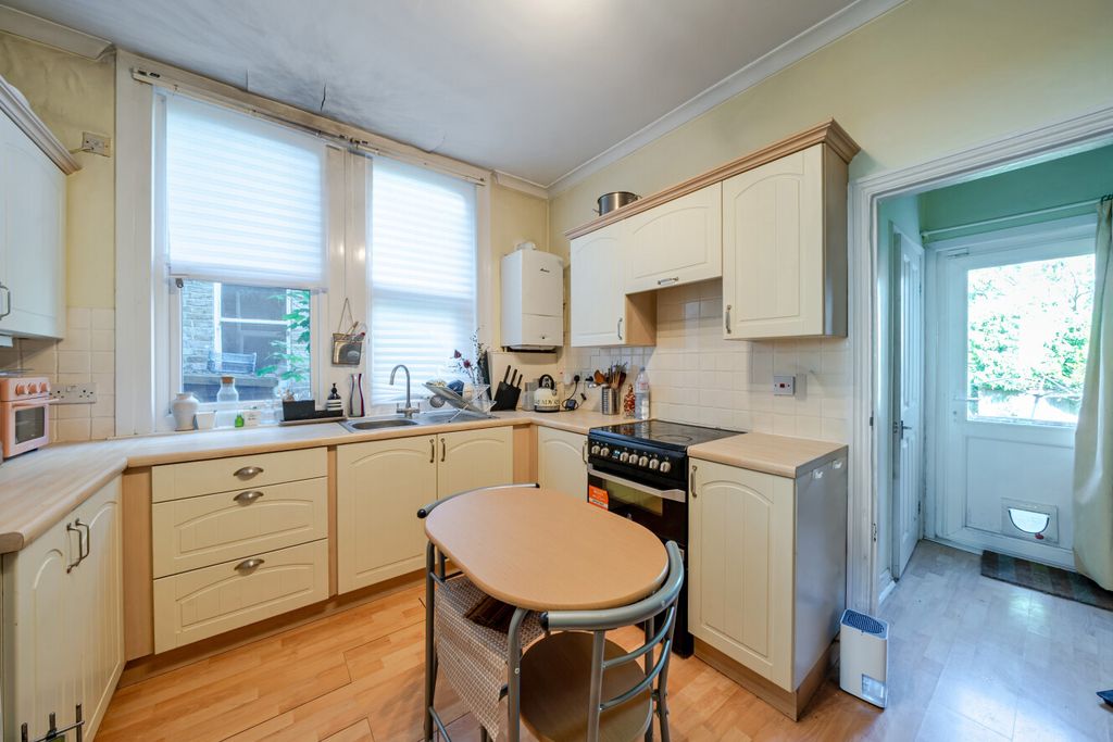 Property photo 3 of 8 1454824-8-69F4640...