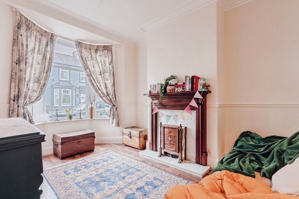 Property photo 2 of 16 Pbox-Img.Jpg