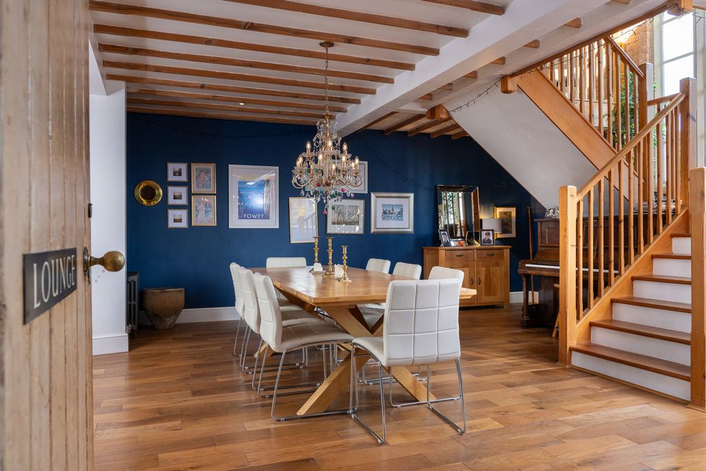 Property photo 3 of 49