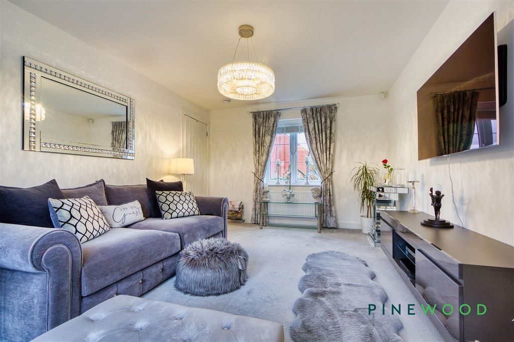 Property photo 3 of 33 Living Room