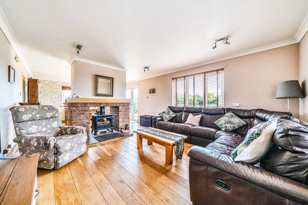 Property photo 3 of 25