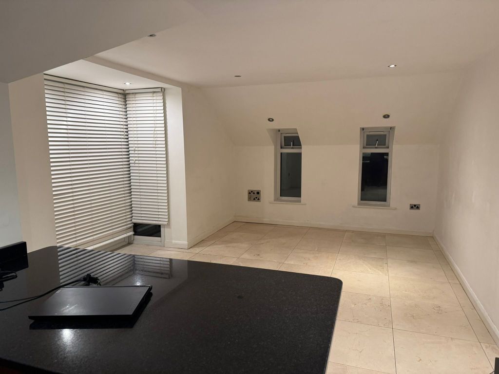 Property photo 3 of 7 Living Room/ Kitchen