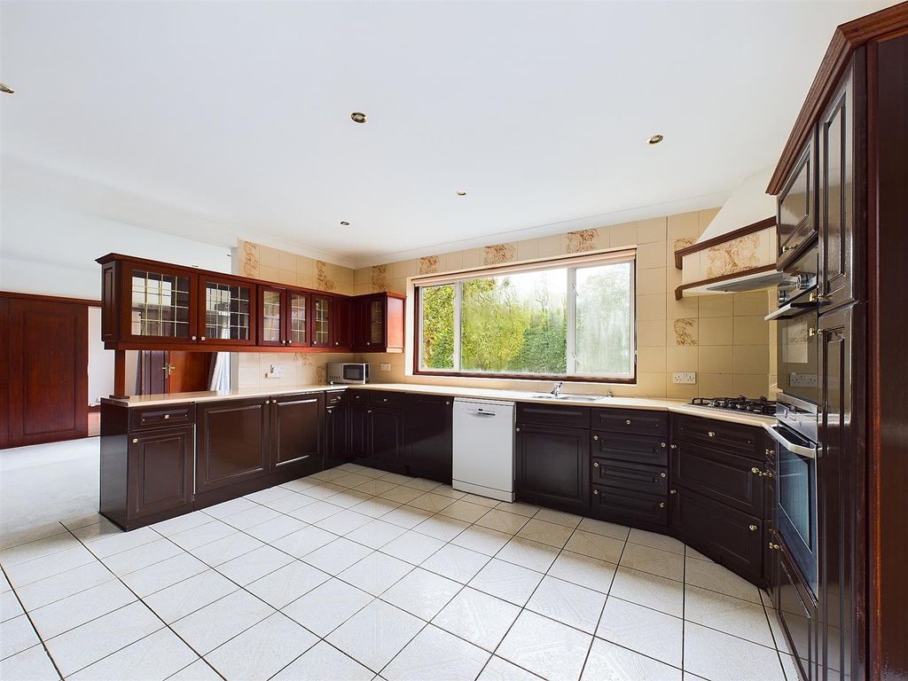 Property photo 3 of 26 Cam03510G0-Pr0207-Still004.Jpg