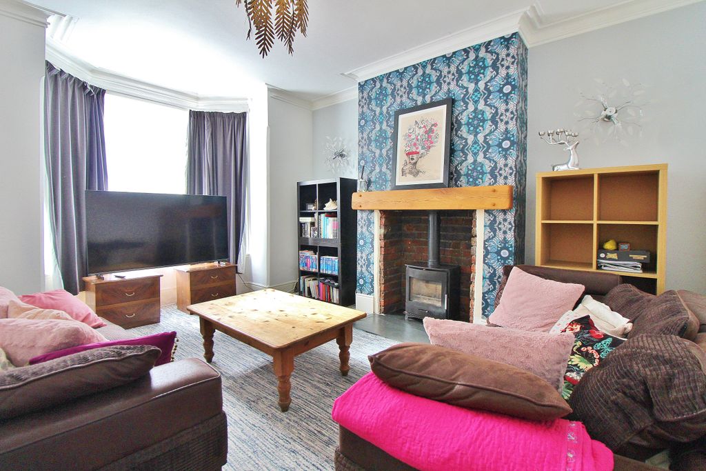 Property photo 2 of 18