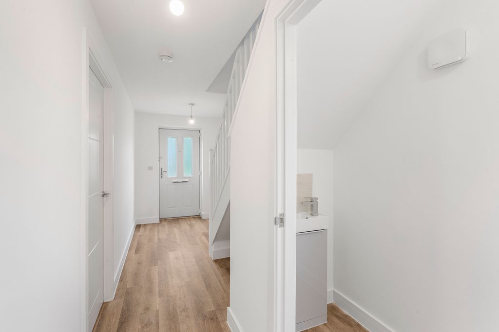 Property photo 2 of 13 Hallway