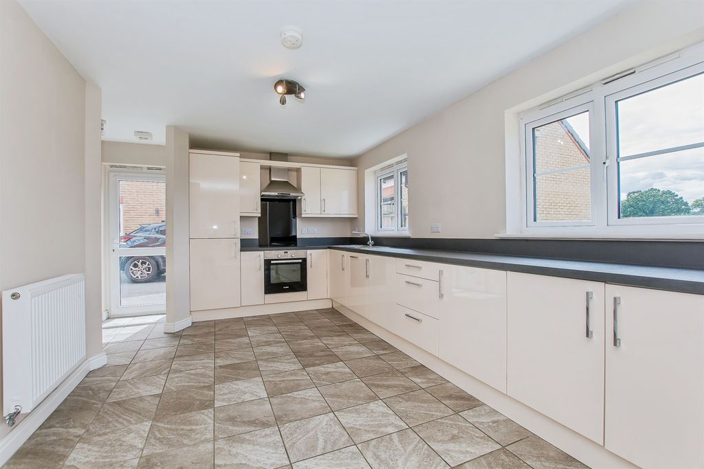 Property photo 3 of 21 Kitchen