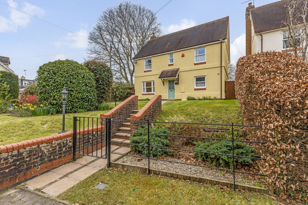 Property photo 1 of 12