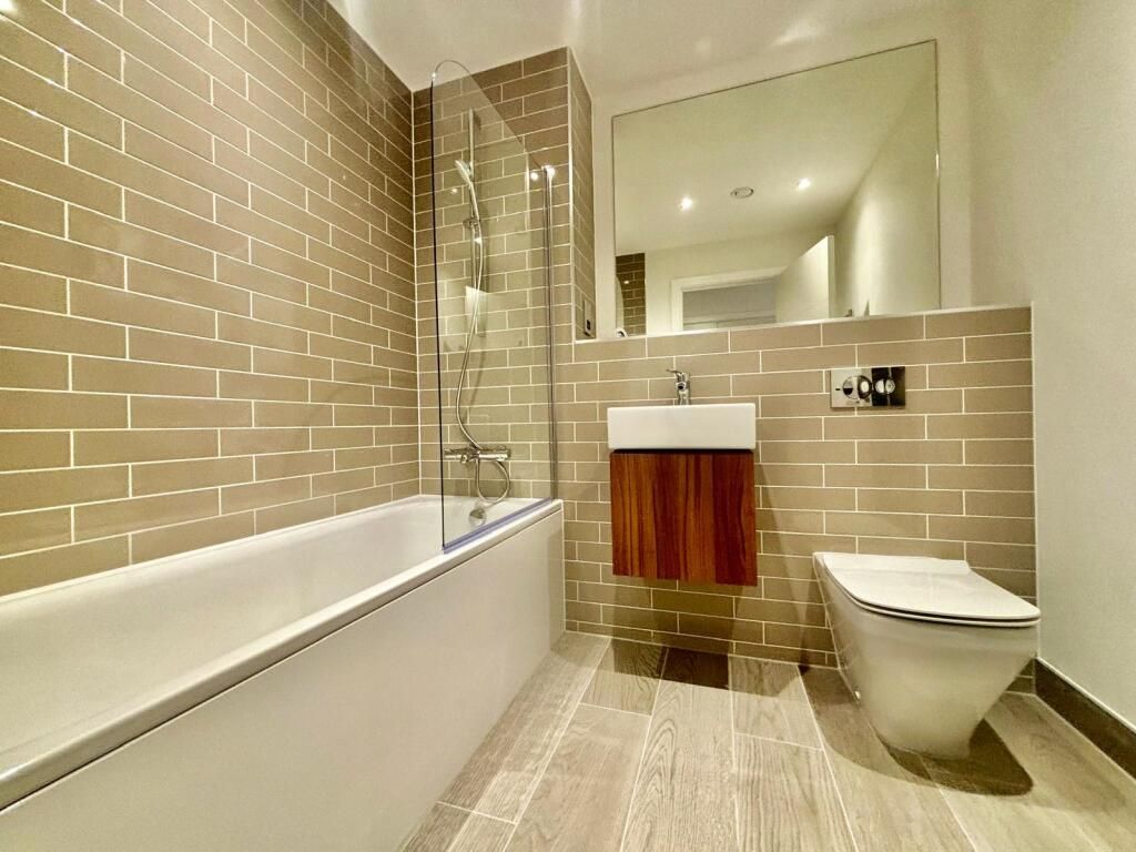 Property photo 3 of 8 4