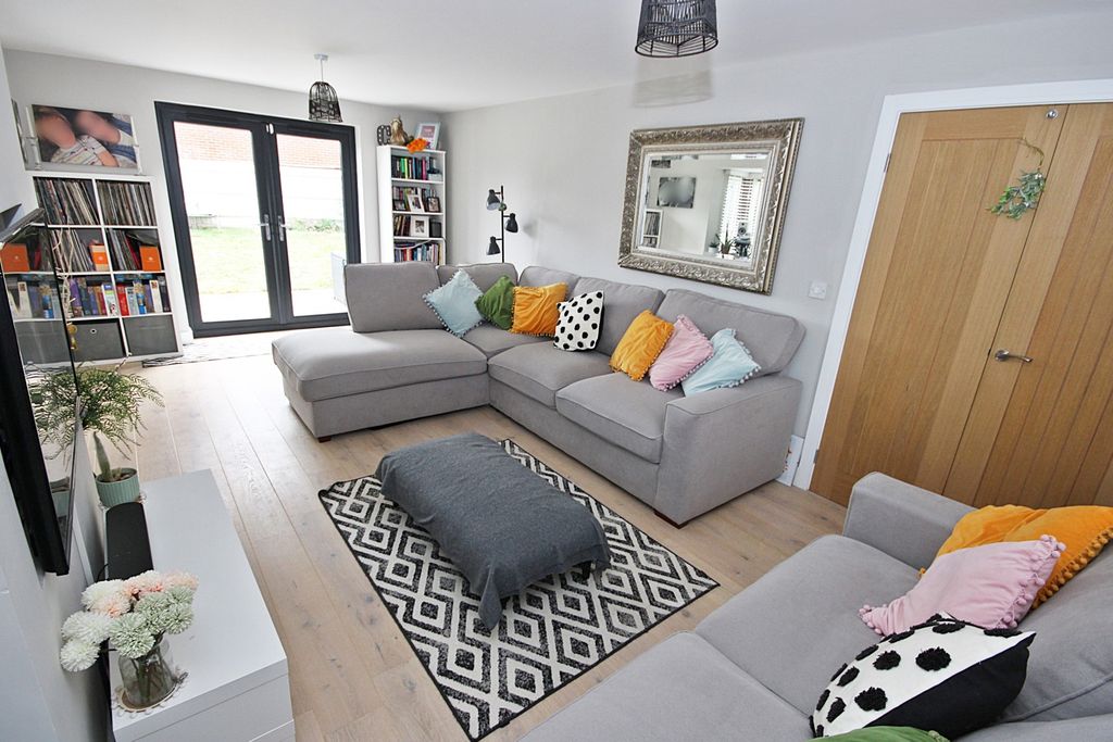Property photo 3 of 18 4451216