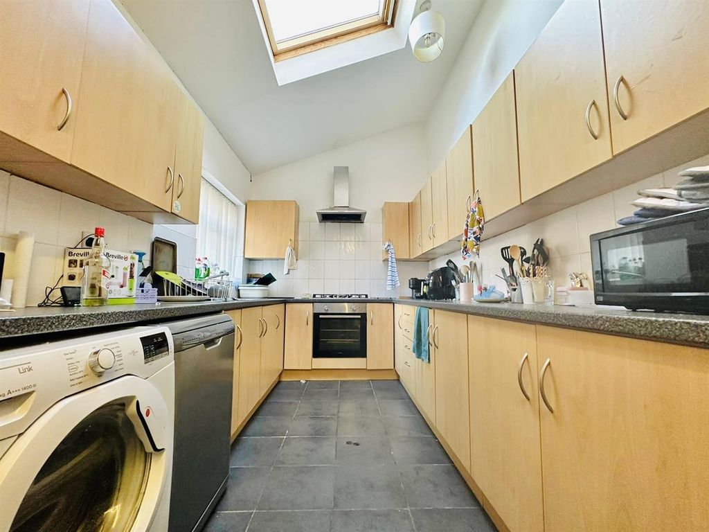 Property photo 2 of 17 Kitchen