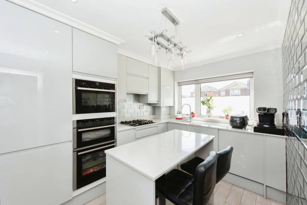 Property photo 2 of 12 Kitchen