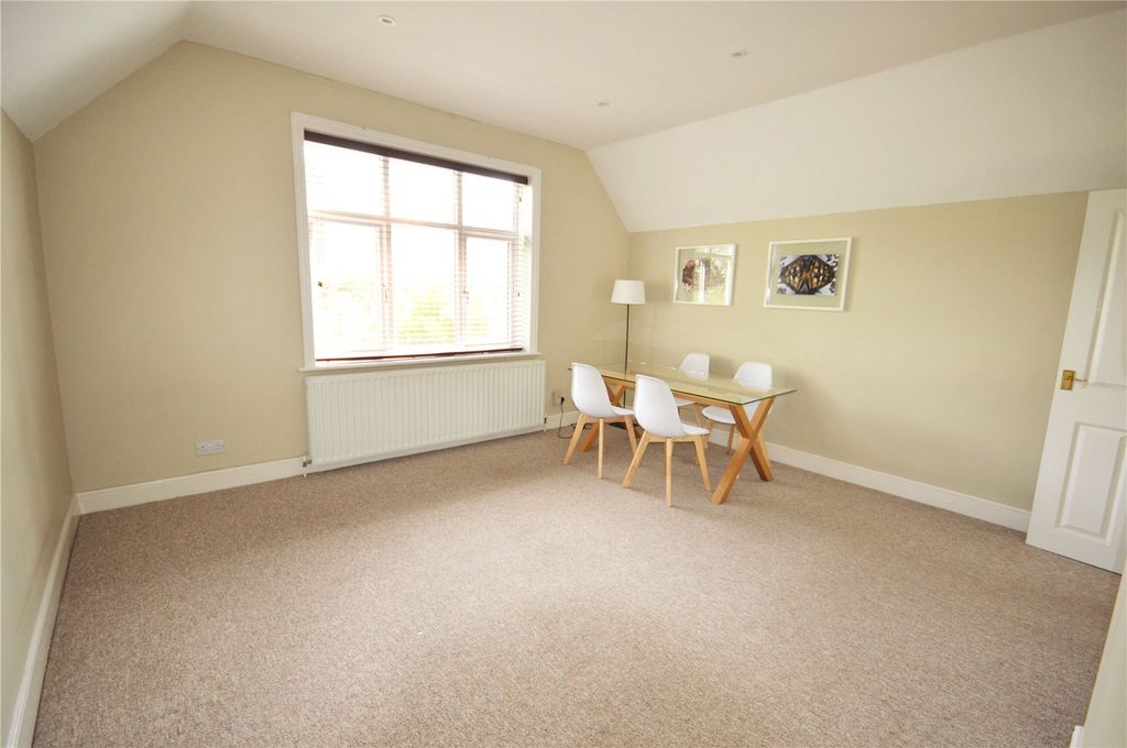 Property photo 2 of 11 Picture No. 17
