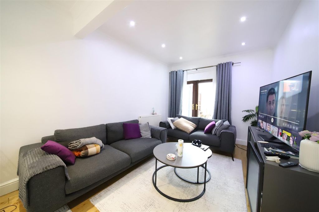 Property photo 2 of 17 Lounge 2.Jpg