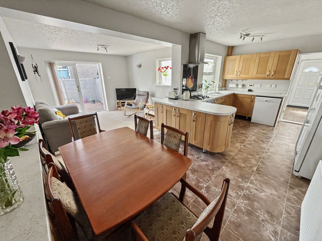 Property photo 2 of 36