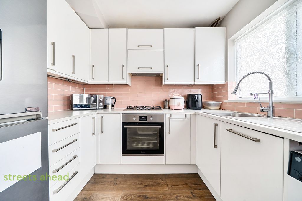 Property photo 3 of 18 79055B37-50Ae-4A1...