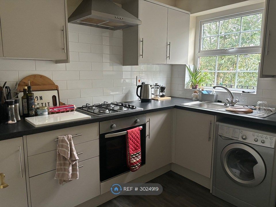 Property photo 3 of 7 Kitchen