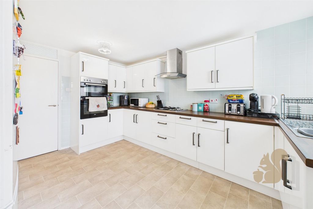 Property photo 2 of 14 Kitchen