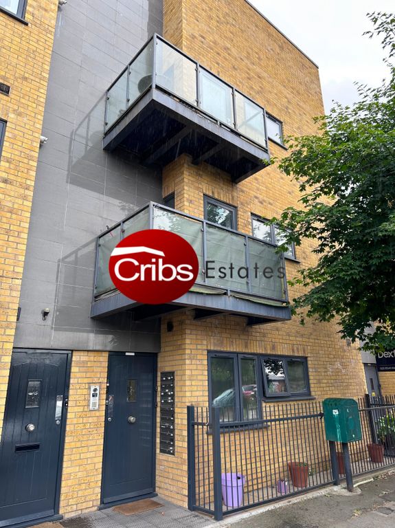 Property photo 1 of 7 Studio Flat In Wimbledon