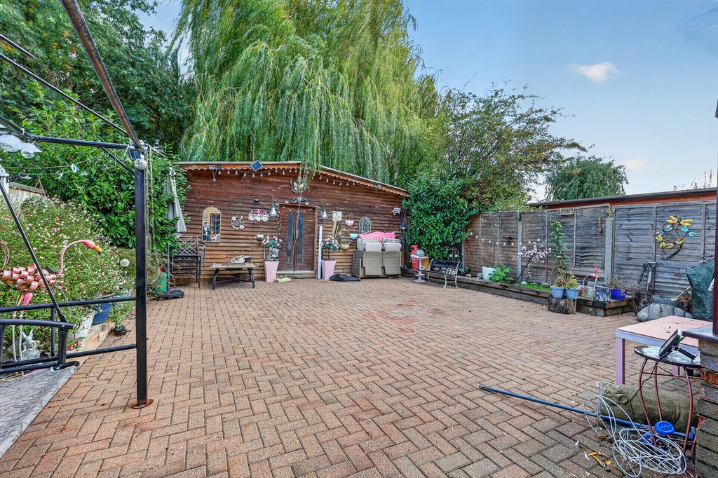 Property photo 2 of 20