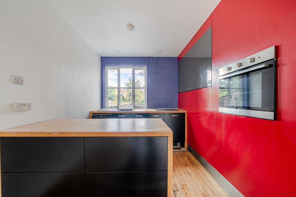 Property photo 2 of 19 1520994-4-6Aa3F05...