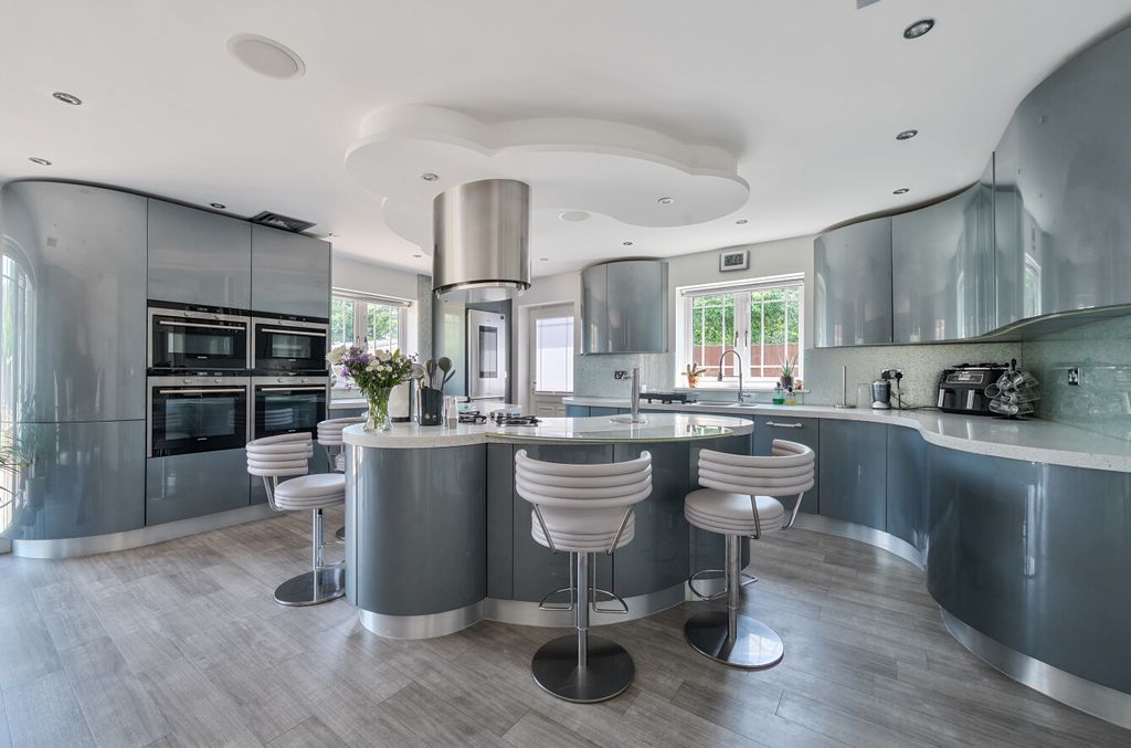 Property photo 3 of 39 1472172-72-6A2Ffc...