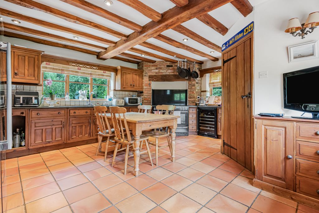 Property photo 3 of 29 Kitchen