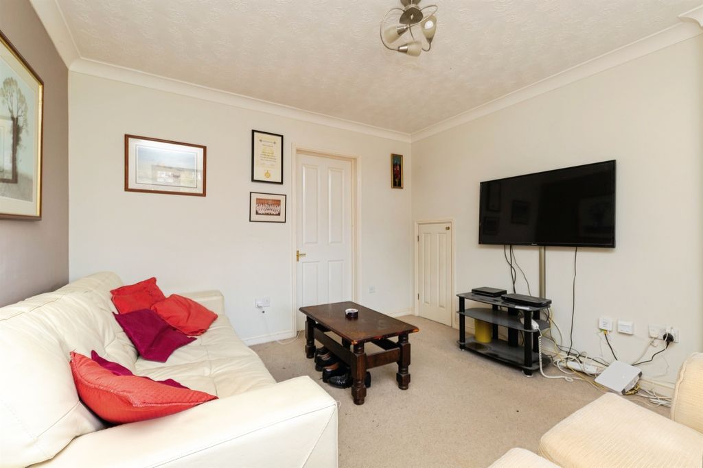 Property photo 2 of 17