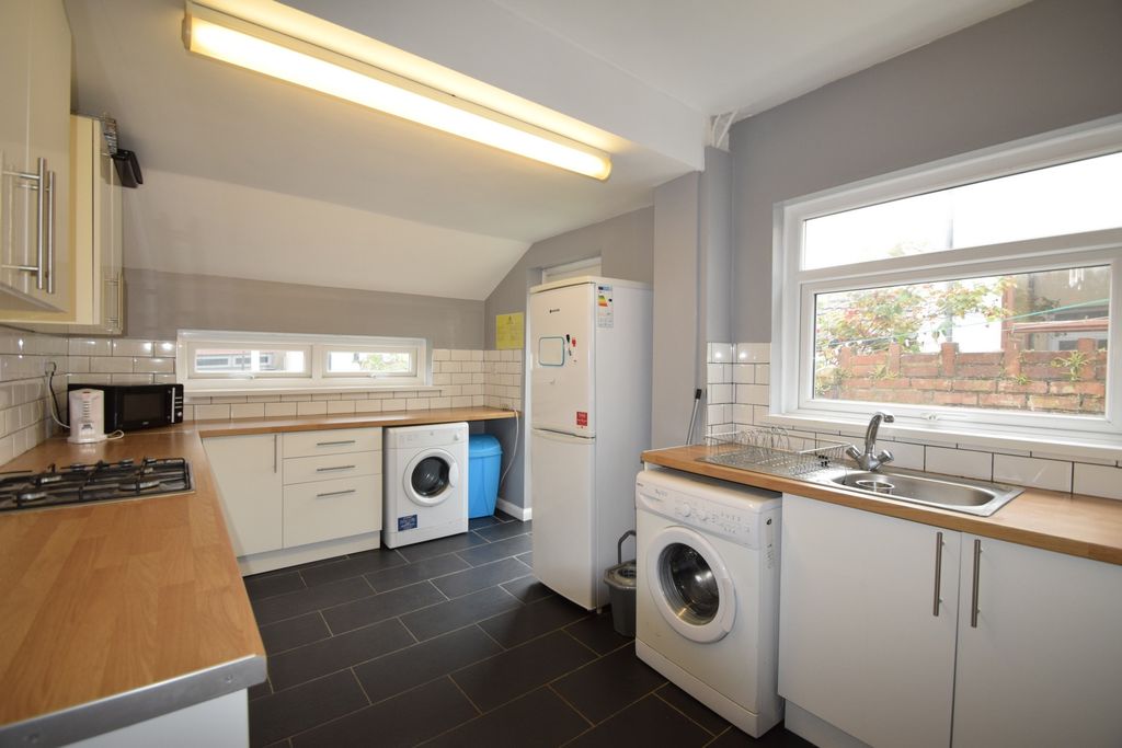 Property photo 3 of 10 Photo 4