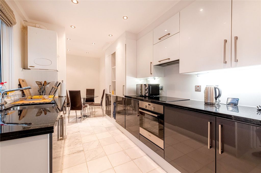 Property photo 3 of 10 Kitchen