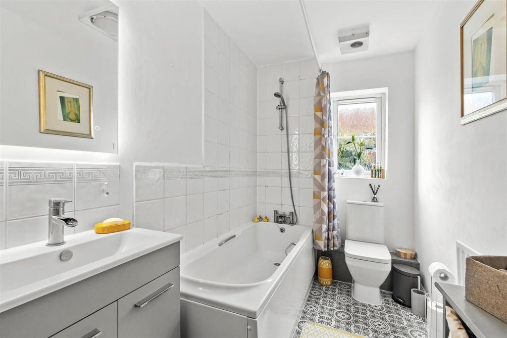 Additional image 8 of 1 bed flat for saleTavistock Mews, High Wycombe HP12