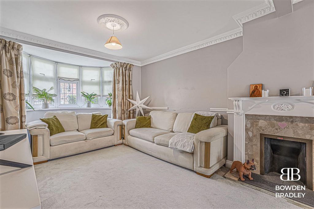 Property photo 3 of 21 Living Room