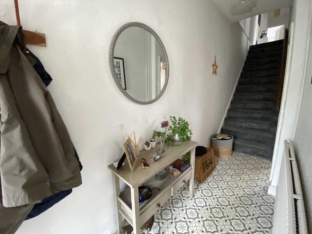 Property photo 2 of 13 Entrance Hall: