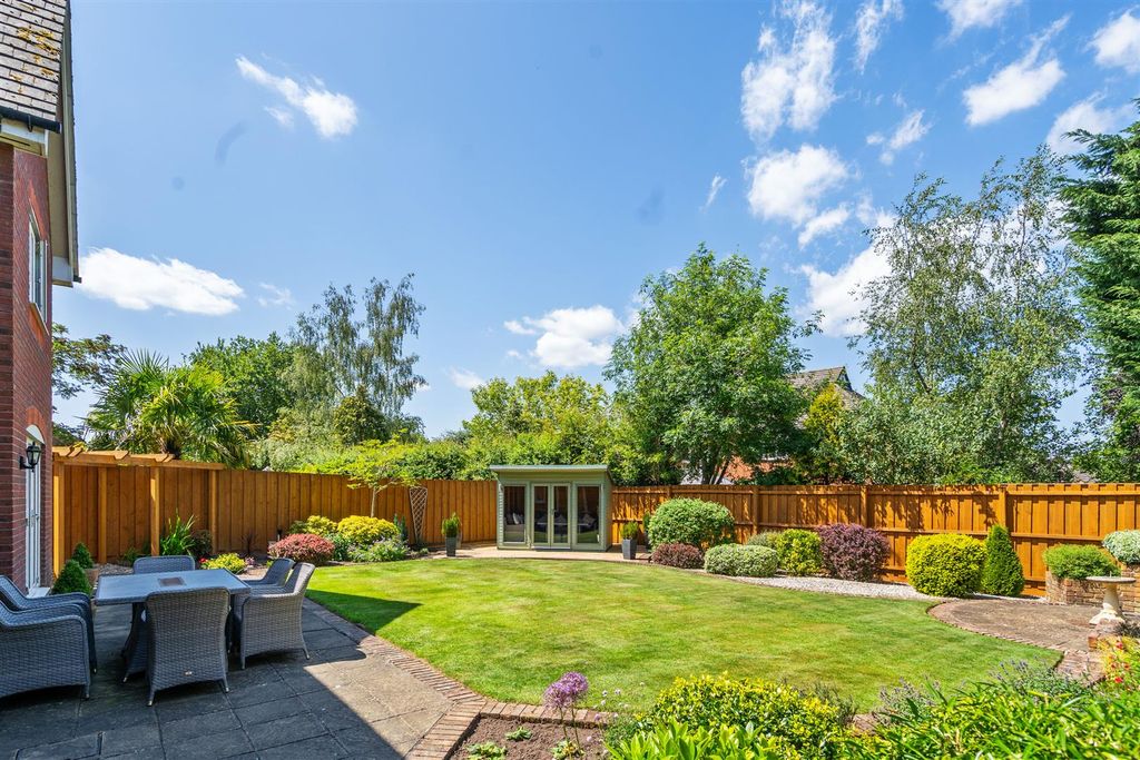 Property photo 3 of 23 4 Hinchwick Court_6.Jpg