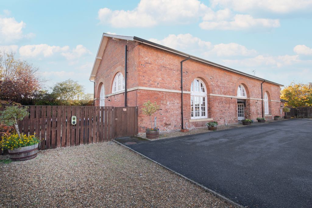 Property photo 1 of 31