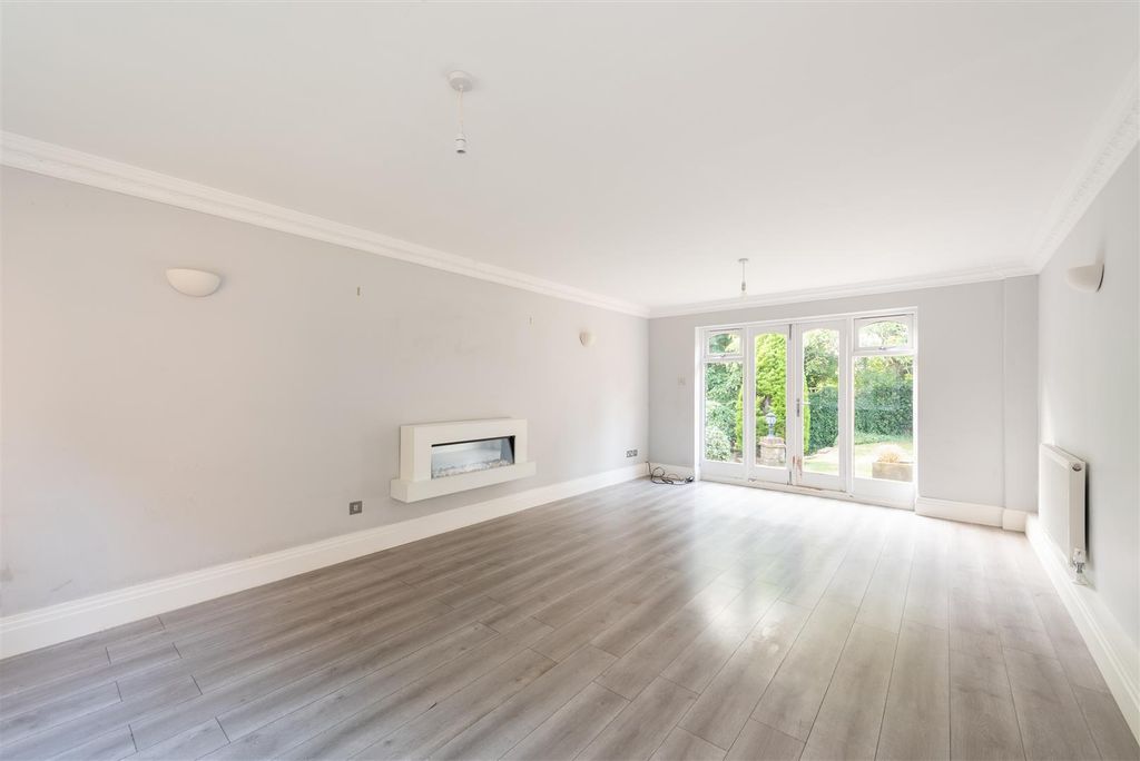 Property photo 3 of 20 Gills Hill Lane 22.Jpg