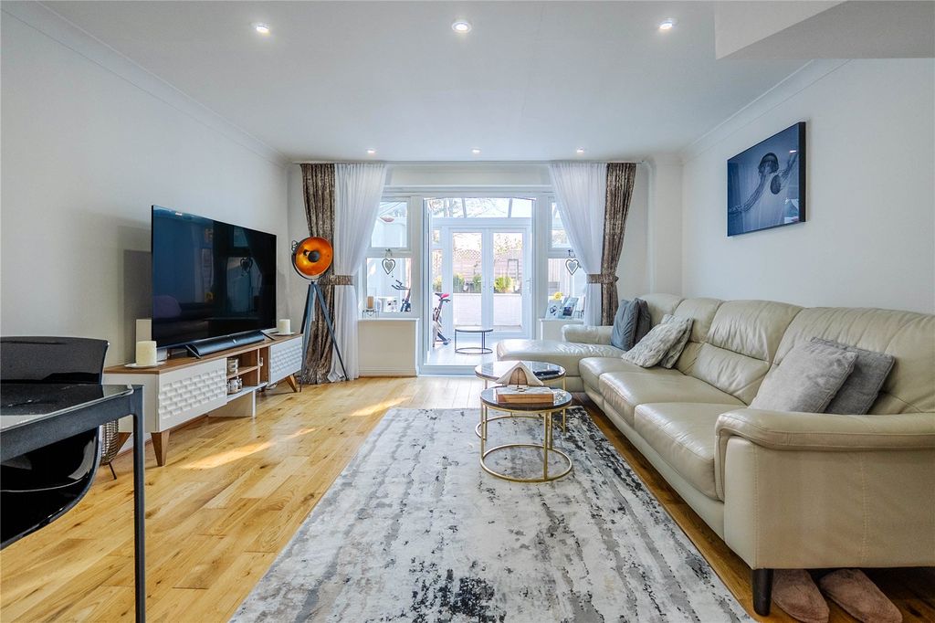 Property photo 2 of 18 Picture No. 14