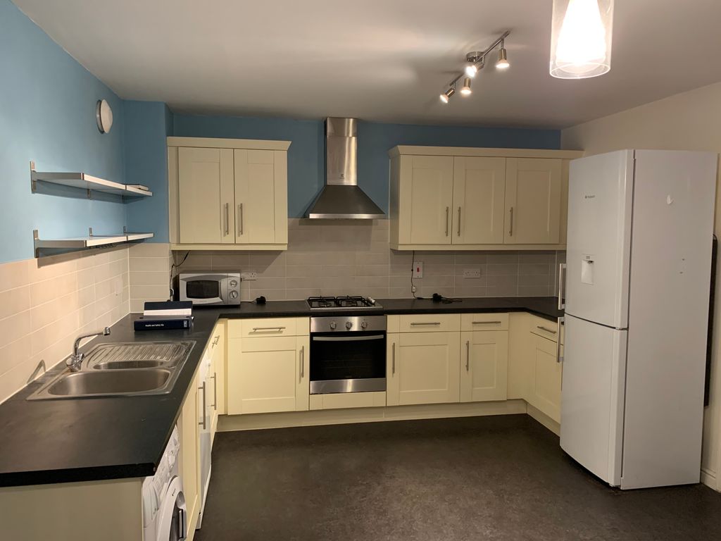Property photo 2 of 12