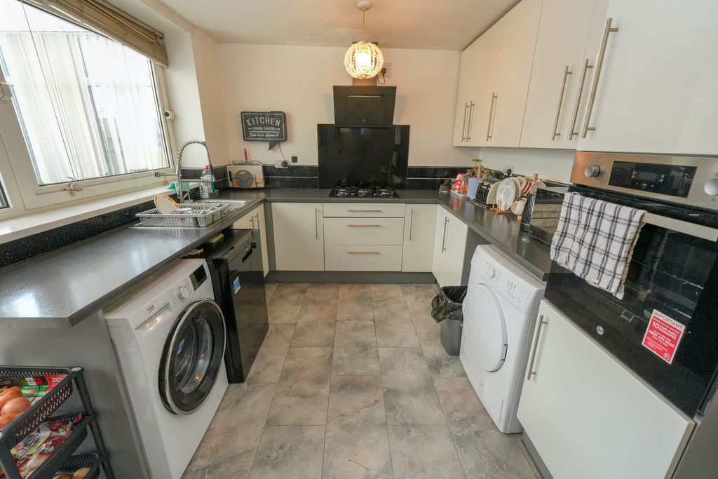 Property photo 3 of 23 Kitchen/Dining Room