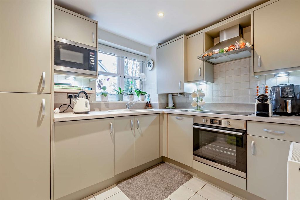 Property photo 2 of 16 8676590-Interior10-800.Jpg