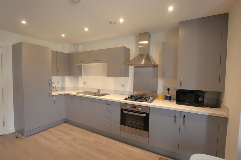 Property photo 3 of 16 Kitchen