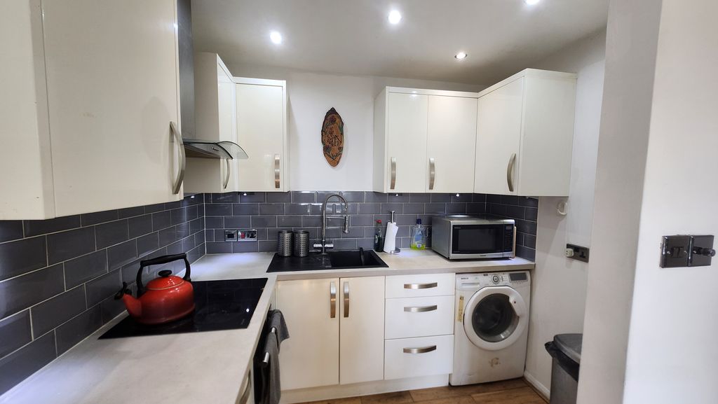 Property photo 1 of 5